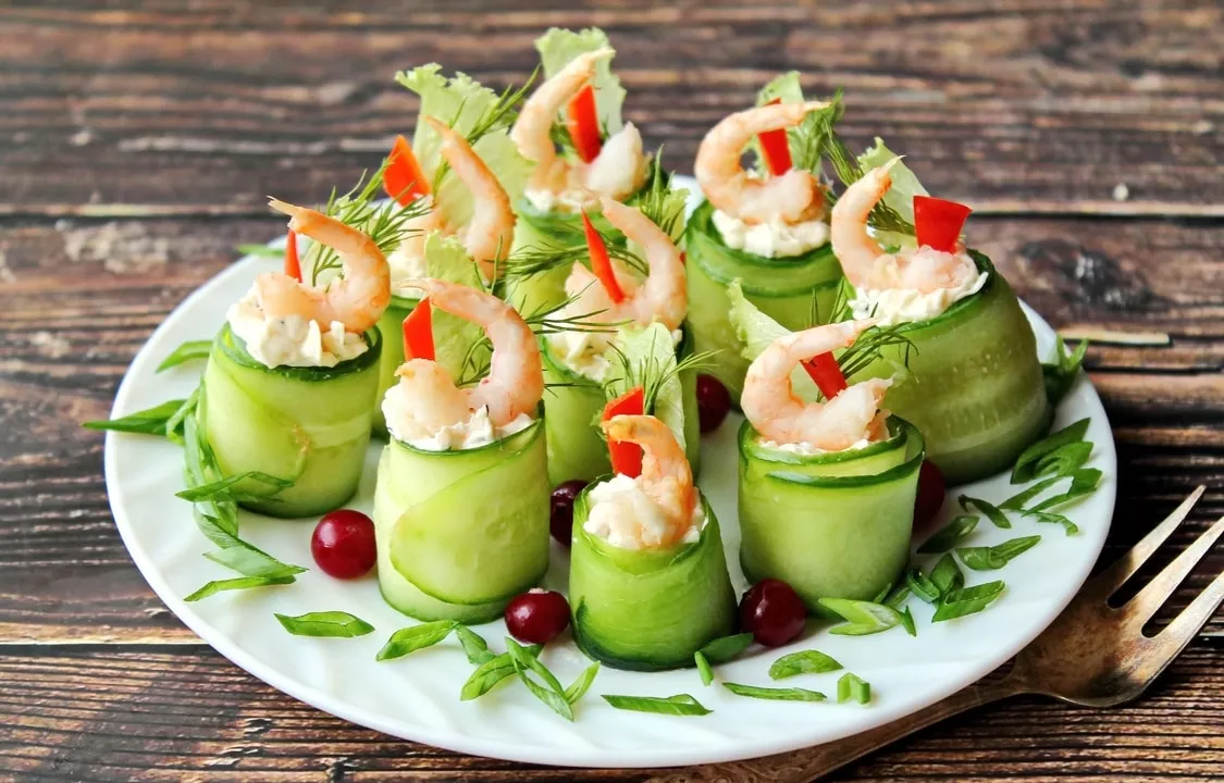 Cucumber rolls with shrimp