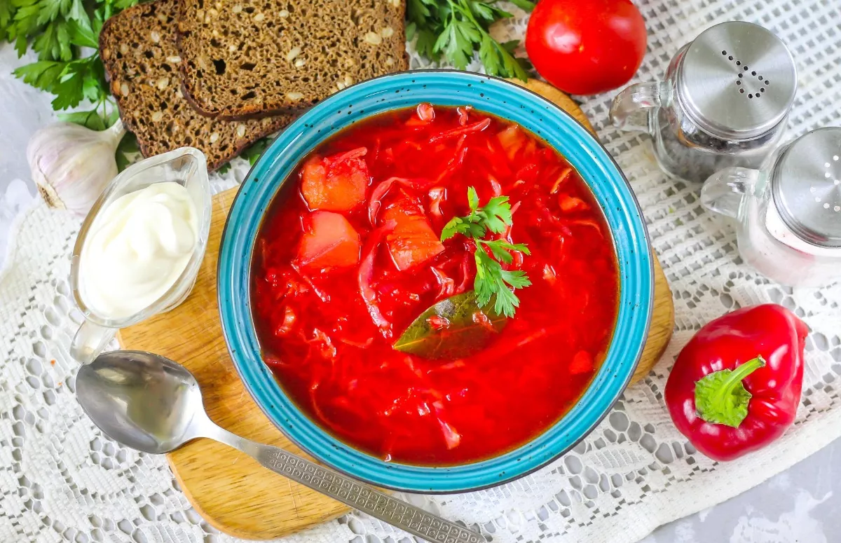 Borscht with bell pepper