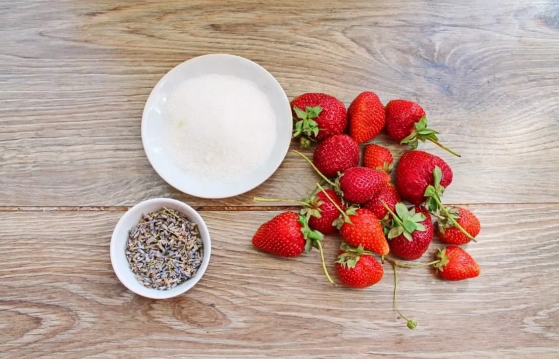 Strawberry jam with lavender