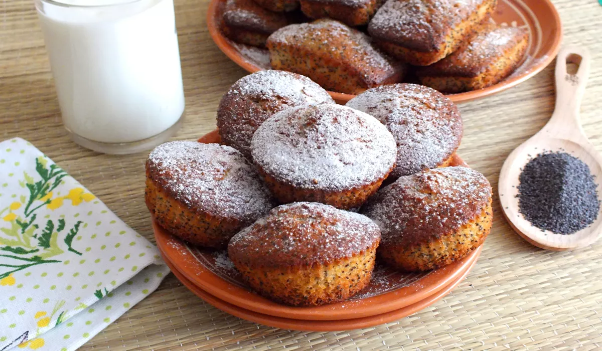 Cupcakes with kefir and poppy seeds