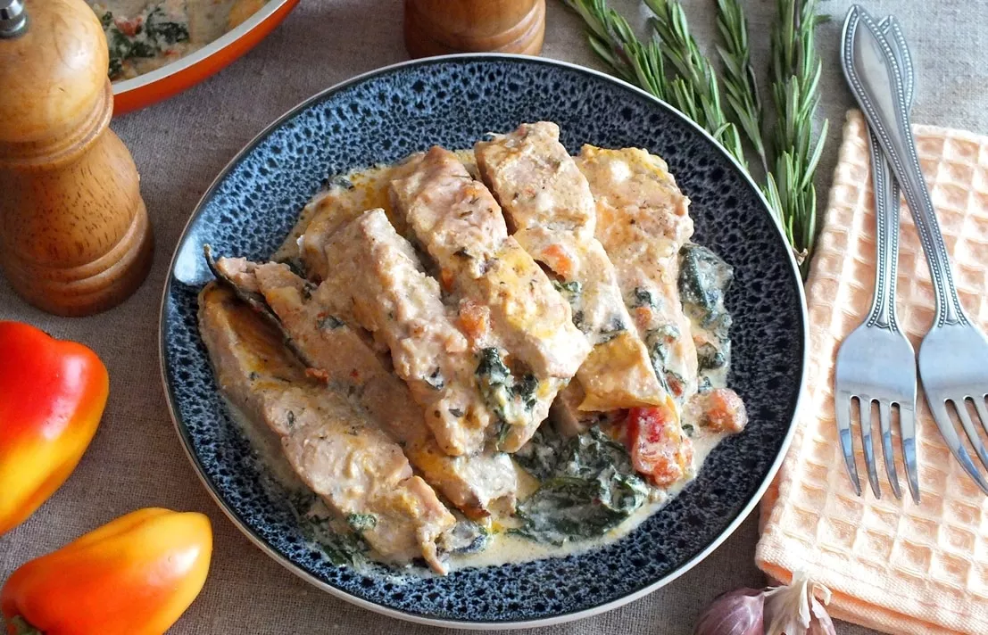 Salmon with spinach and cream