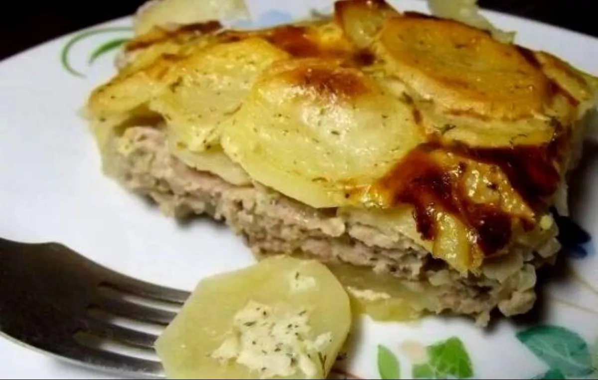 Minced meat with potatoes in the oven