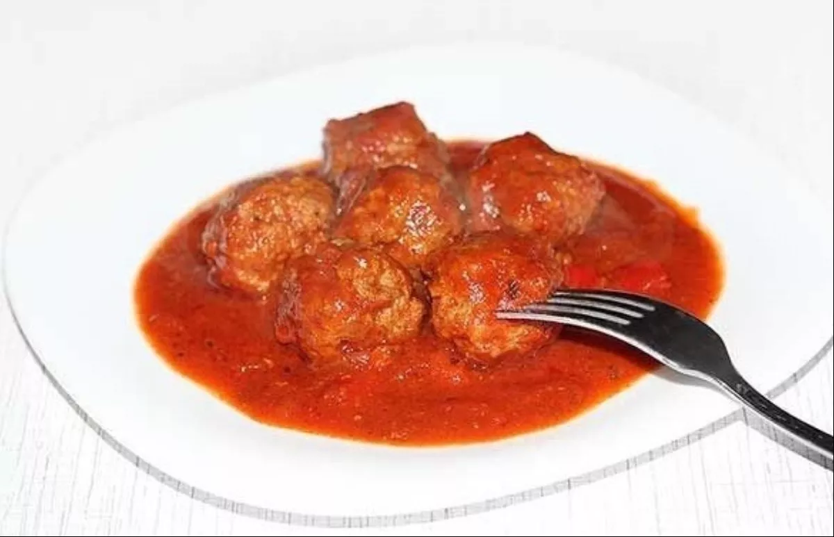 Meatballs with tomato sauce