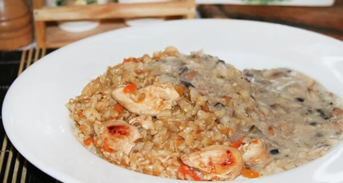 Pearl barley porridge with chicken