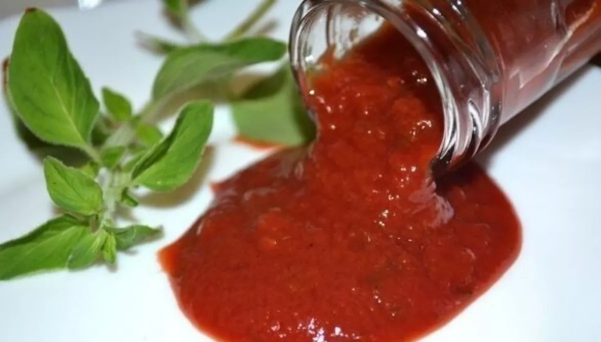 Tomato sauce from tomato paste