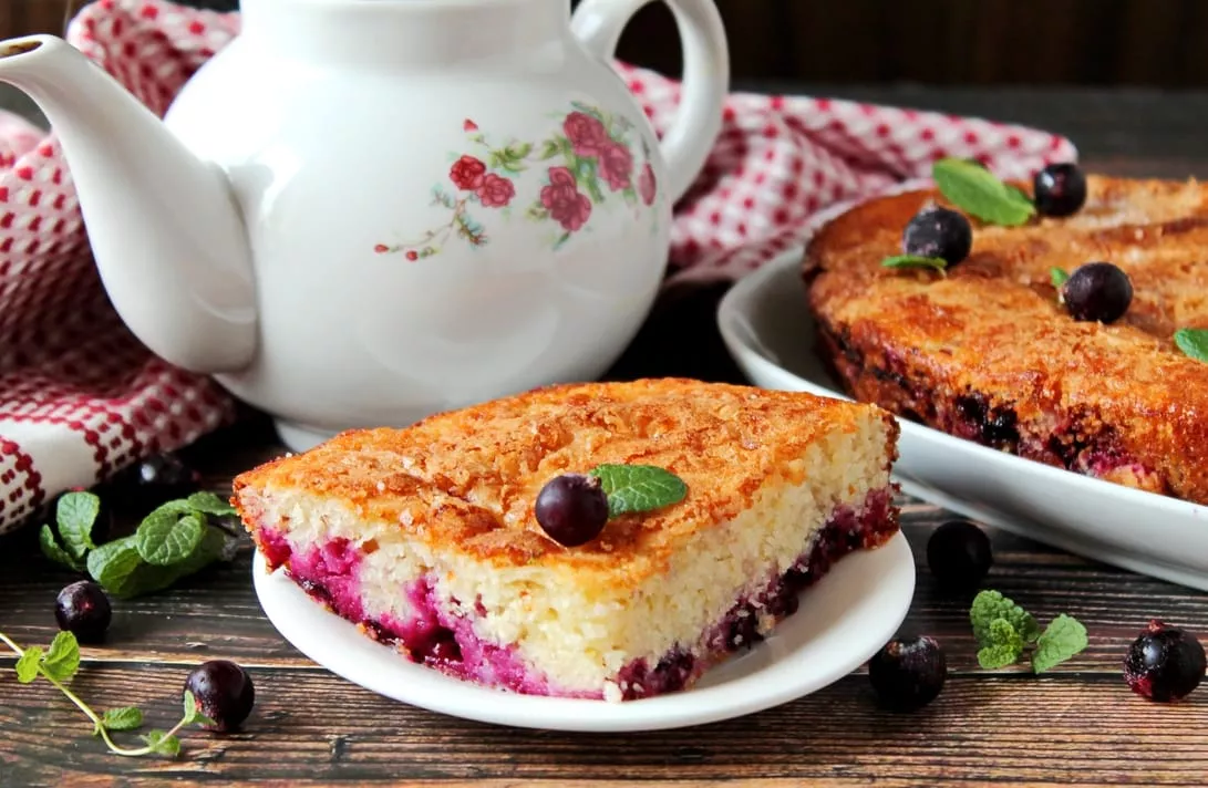 Frozen currant cake