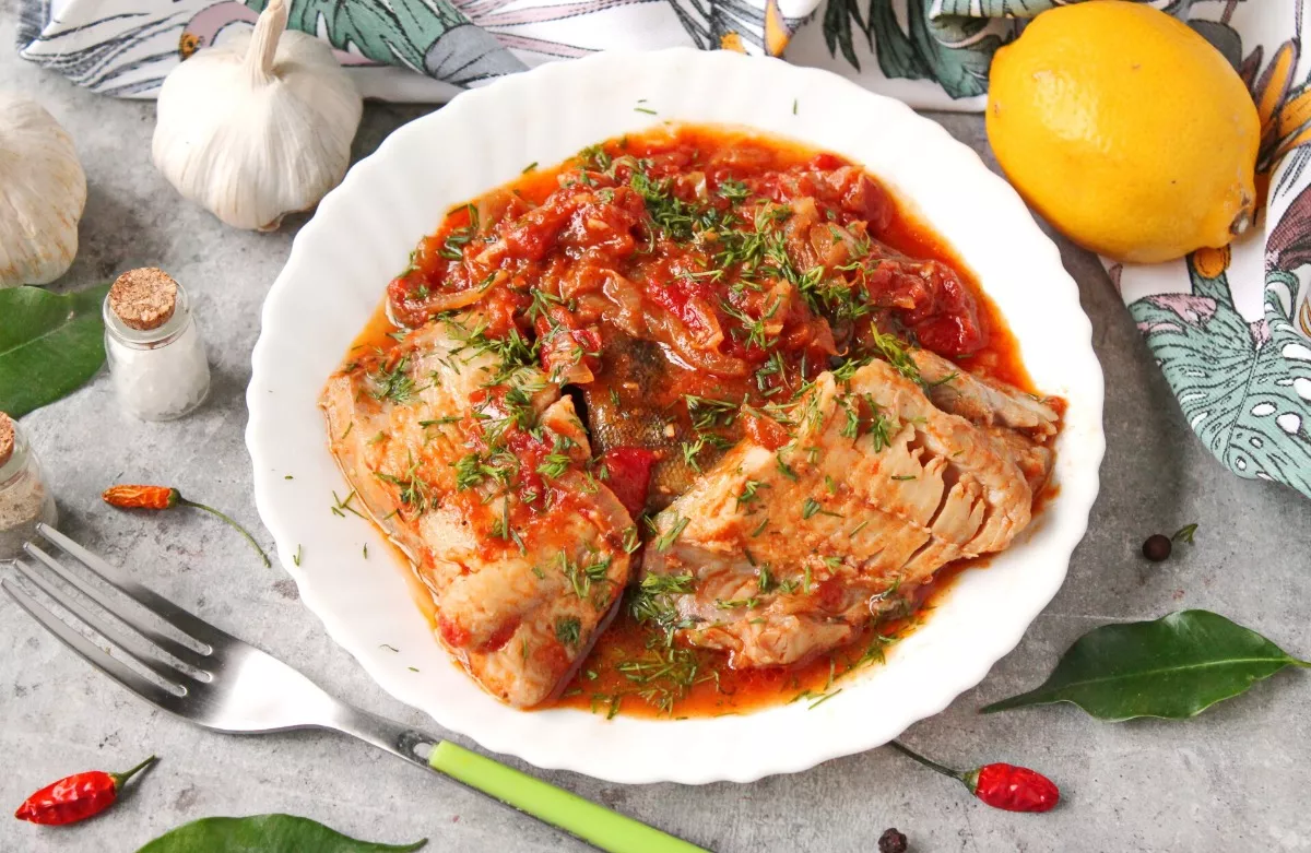 Fish stewed in spicy sauce