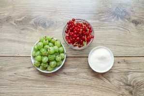 Prepare all the necessary ingredients for making gooseberry and red currant compote. Rinse the jar thoroughly with soda in hot water. Ste...