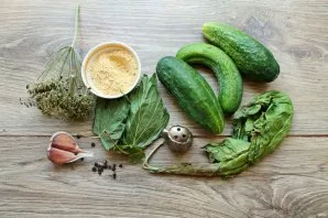 Pour cucumbers with cold water and leave to settle for 2-3 hours.