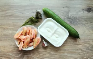 Prepare all the ingredients needed to make the Shrimp and Cucumber Rolls.