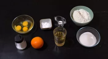 Prepare all the ingredients, they must be at room temperature.