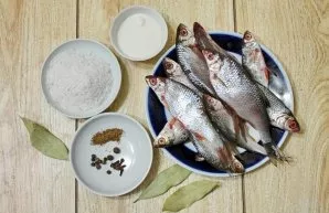 Wash the roach and remove the gills and guts.