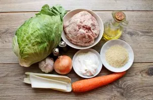 Prepare the ingredients. Peel and wash the vegetables.