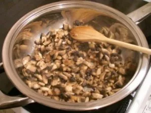 Before baking pancakes, prepare the filling. Boil the chicken fillet and at the same time fry the mushrooms. Halfway through the frying, ...