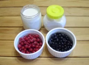 Berries do not need pre-preparation, they have been washed before putting them in the freezer. Milk should be at room temperature.