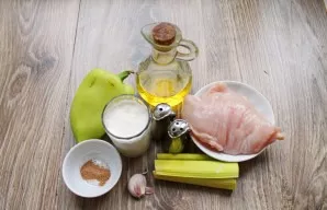 Prepare all the ingredients you need to make the stuffed chicken fillet. Wash and dry the vegetables.