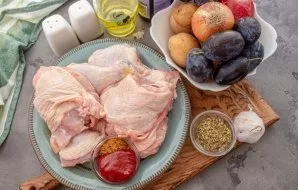 Prepare all the necessary ingredients. You can take chicken thighs separately or as my thighs and legs.