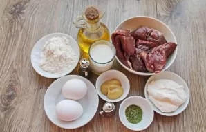 Prepare all the ingredients needed to fry the turkey liver in batter. Wash and dry the liver.