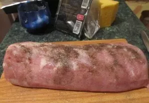 Rinse the pork under cold water, dry it and rub it on all sides with salt and pepper.