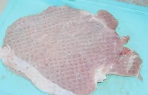 Cut the meat into portions and knock out.