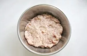 Wash the pork. Peel the onion and garlic, rinse. Soak the baguette in cold water and press down after 7-10 minutes. Pass pork, onion, gar...