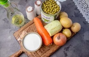 Prepare all the necessary ingredients for making soup.