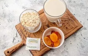 Prepare all the necessary ingredients for making porridge. I used oat milk, which can be replaced with water. Instead of a sweetener, you...