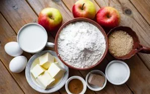Prepare all the ingredients. Wash the apples. Milk should be warm, so heat a little in a saucepan (it should be about 35-37 degrees).