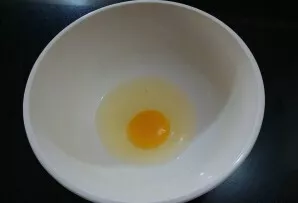 Beat the eggs with a mixer until fluffy.