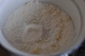 First of all, lets prepare caramel. Pour sugar into a deep saucepan. Put the pot on a slow fire.