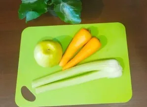 Peel and wash vegetables and fruits. Remove seeds and petioles.