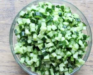 Cut the cucumbers into cubes.