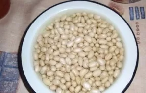 We soak the beans for 3-4 hours to soften and give water substances that are not digested by the body.