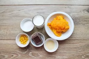 Prepare all the ingredients necessary for the manufacture of mango candy.