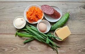 Prepare all the necessary ingredients to make Friendship salad. Boil eggs on medium heat, cool.