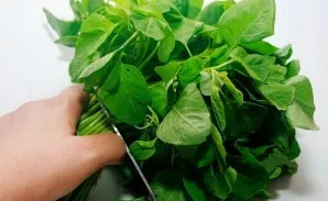 Rinse spinach thoroughly.