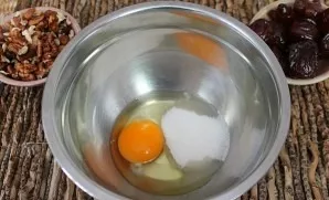 Beat the egg with sugar.