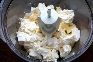 First you need to chop the butter or margarine. This can be done in a bowl of a food processor or with a coarse grater with your hands.