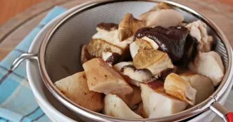 Boletus is best suited for this recipe. If they are frozen, leave them overnight in the refrigerator to gradually defrost. Then rinse the...