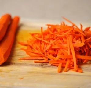 First of all, carrots should be washed, peeled and cut into thin strips.