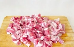 Cut the pork into small cubes.