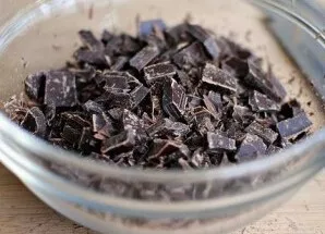 Cut the chocolate as finely as possible. Put the chocolate in a bowl.