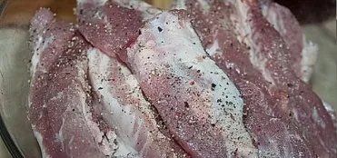 We thoroughly wash the ribs, dry them and cut out the films and veins. Then cut into portions. Salt, pepper, add other spices to taste. L...