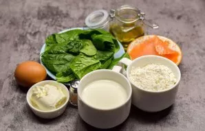 Prepare all the ingredients. If desired, you can mix pancakes according to your favorite recipe. I suggest making the dough from milk, wa...