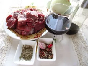 Prepare the meat and spices.