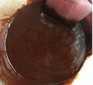 Turn on the oven to heat up to 180 degrees. Melt the chocolate with butter.