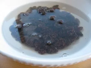 Soak the raisins in boiling water for 3-4 hours.