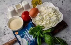 Prepare all the necessary ingredients. In order to get suitable cheesecakes that keep their shape and do not spread in the pan, choose dr...