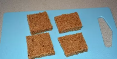 First you need to deal with bread. In this case, black bread is used, but you can also use a French loaf or ordinary white bread. First y...