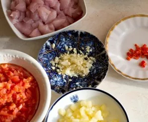 Wash the chicken thoroughly, dry it and cut into small pieces. Chop the garlic and finely chop the onion. Drain the liquid from the pinea...